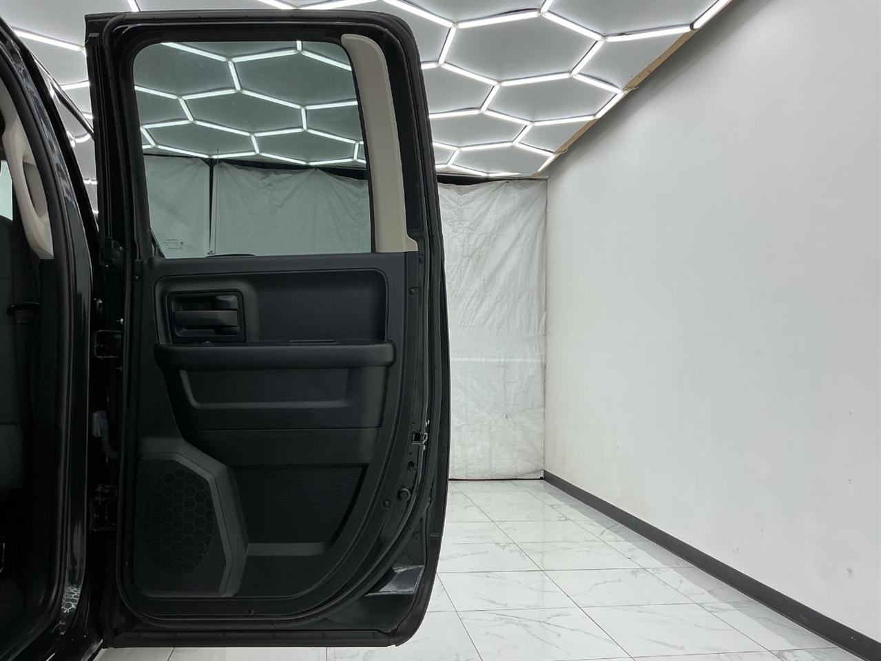 RAM 1500 Express 4x4 Quad Cab 6'4" Box 2018