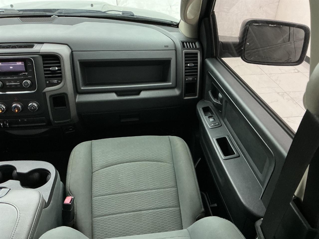 RAM 1500 Express 4x4 Quad Cab 6'4" Box 2018