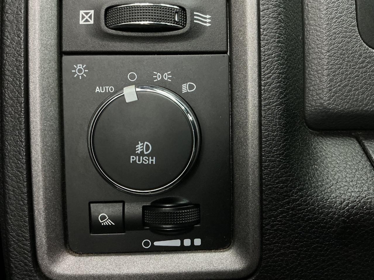 RAM 1500 Express 4x4 Quad Cab 6'4" Box 2018