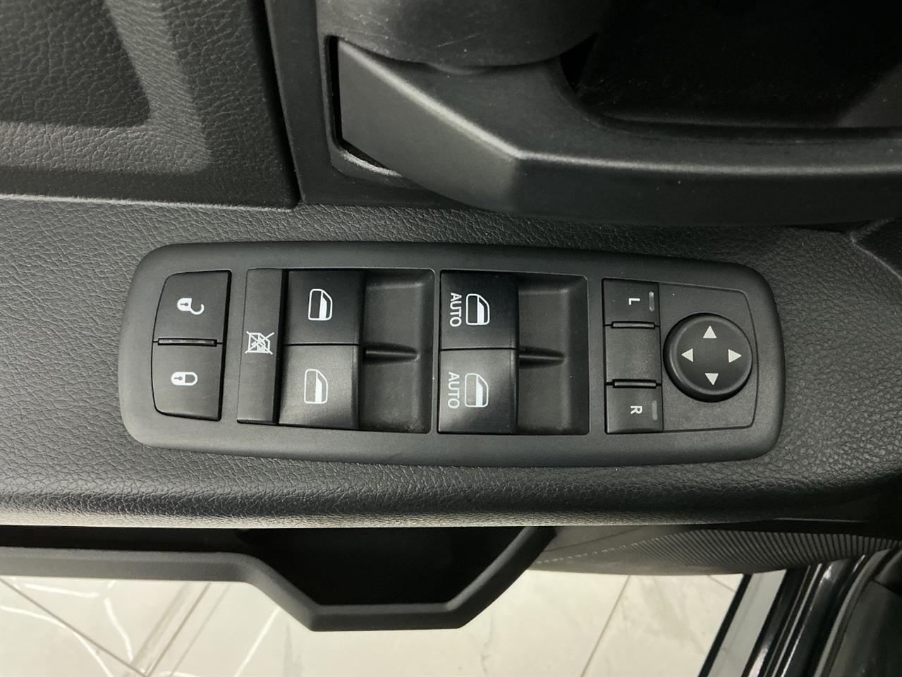 RAM 1500 Express 4x4 Quad Cab 6'4" Box 2018