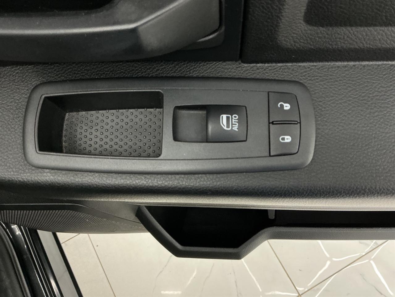 RAM 1500 Express 4x4 Quad Cab 6'4" Box 2018