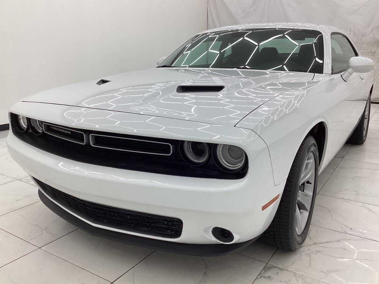 2019 Dodge Challenger SXT Auto's photo
