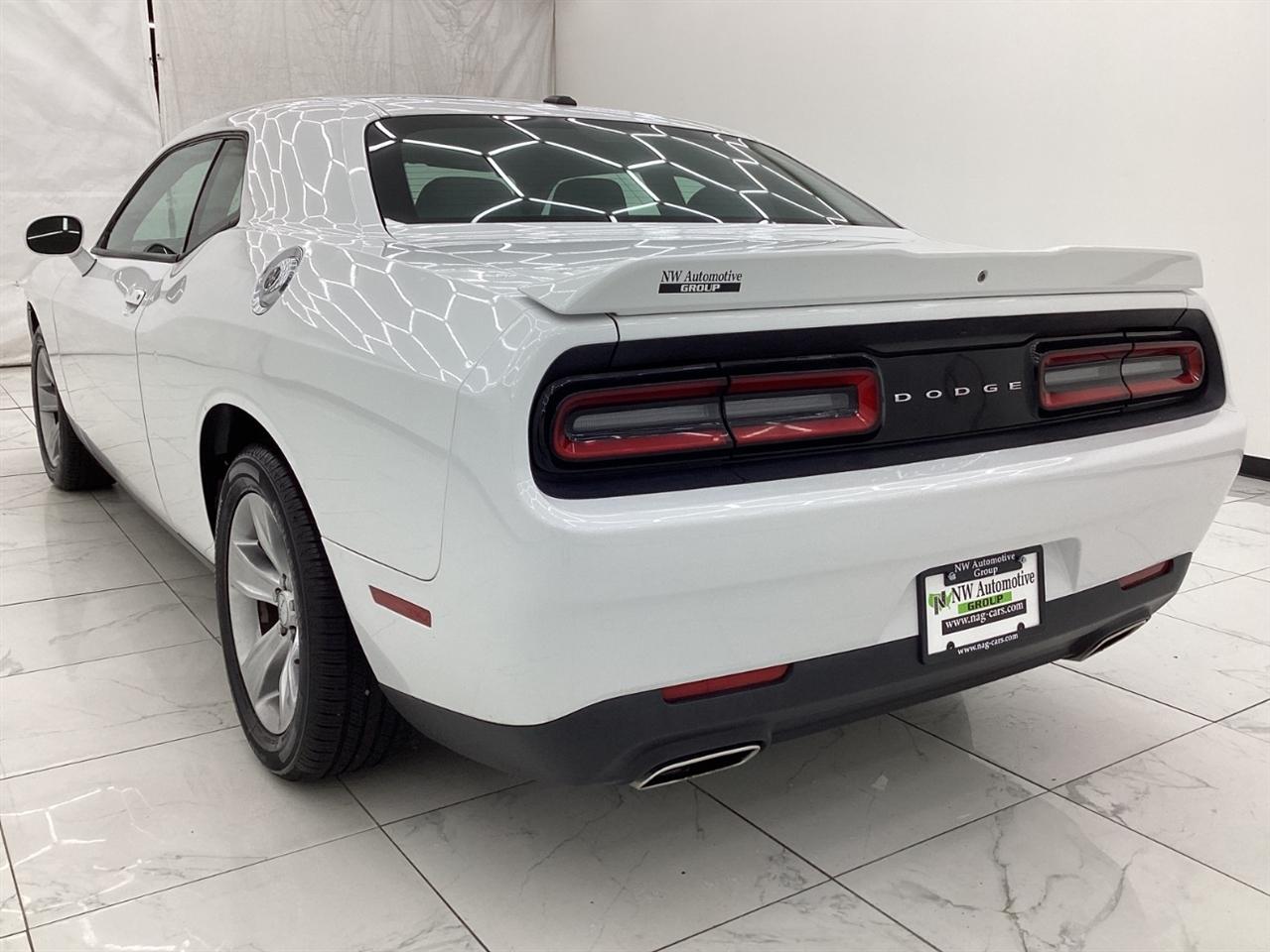Dodge Challenger SXT RWD 2019