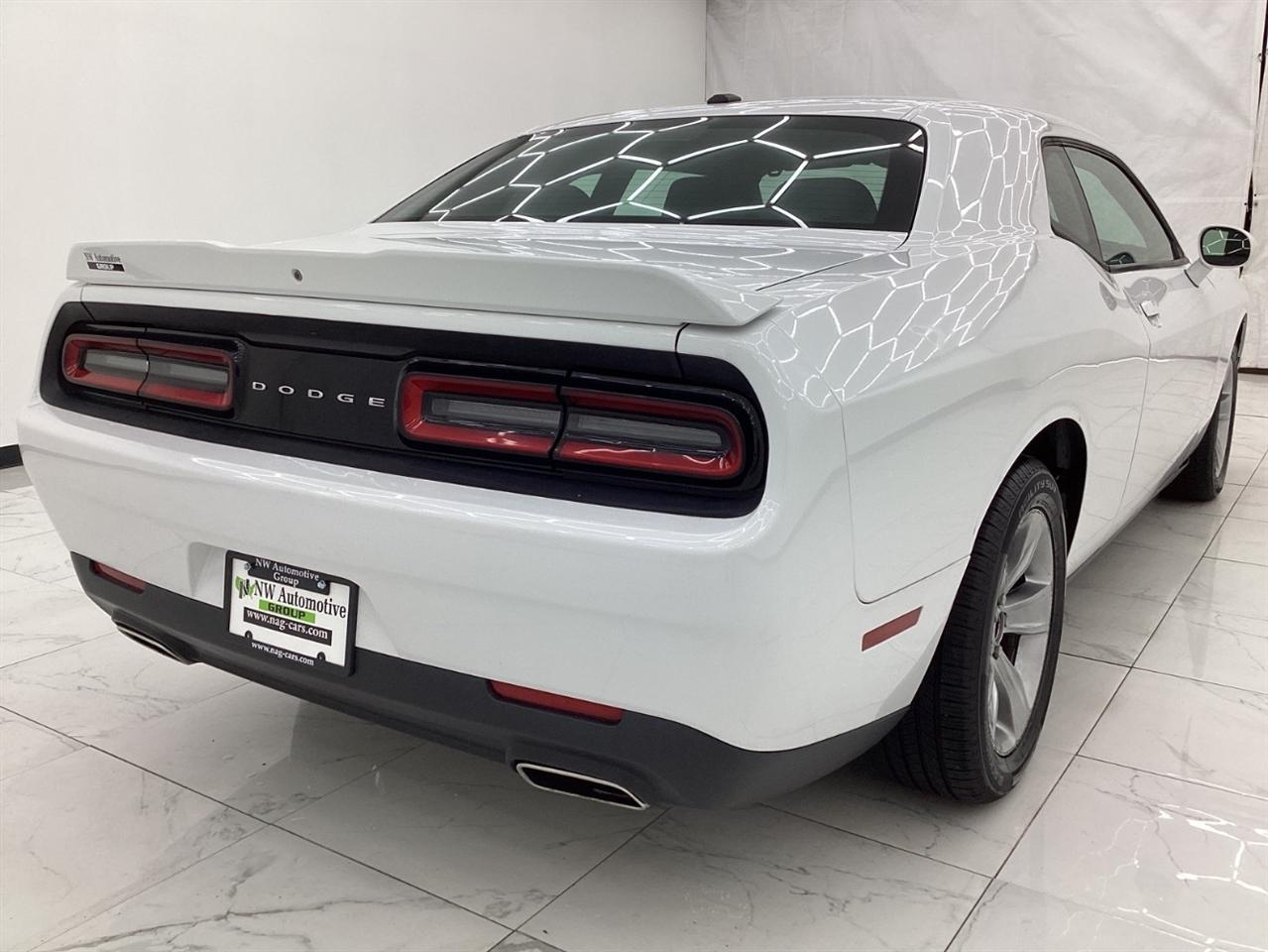 Dodge Challenger SXT RWD 2019