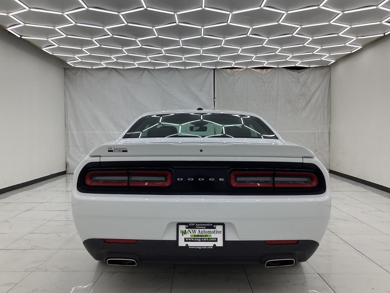 Dodge Challenger SXT RWD 2019