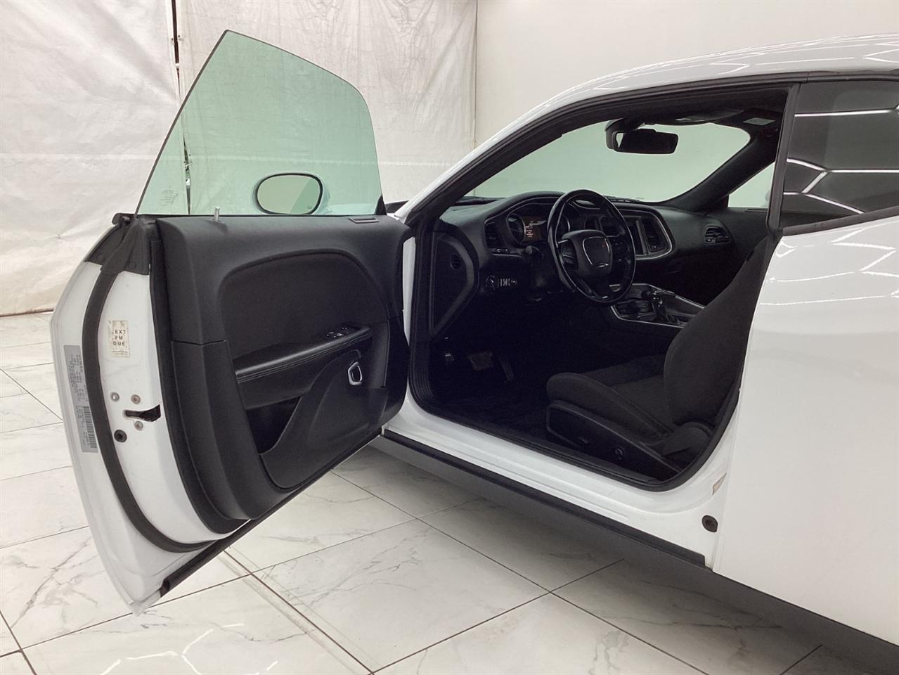 Dodge Challenger SXT RWD 2019