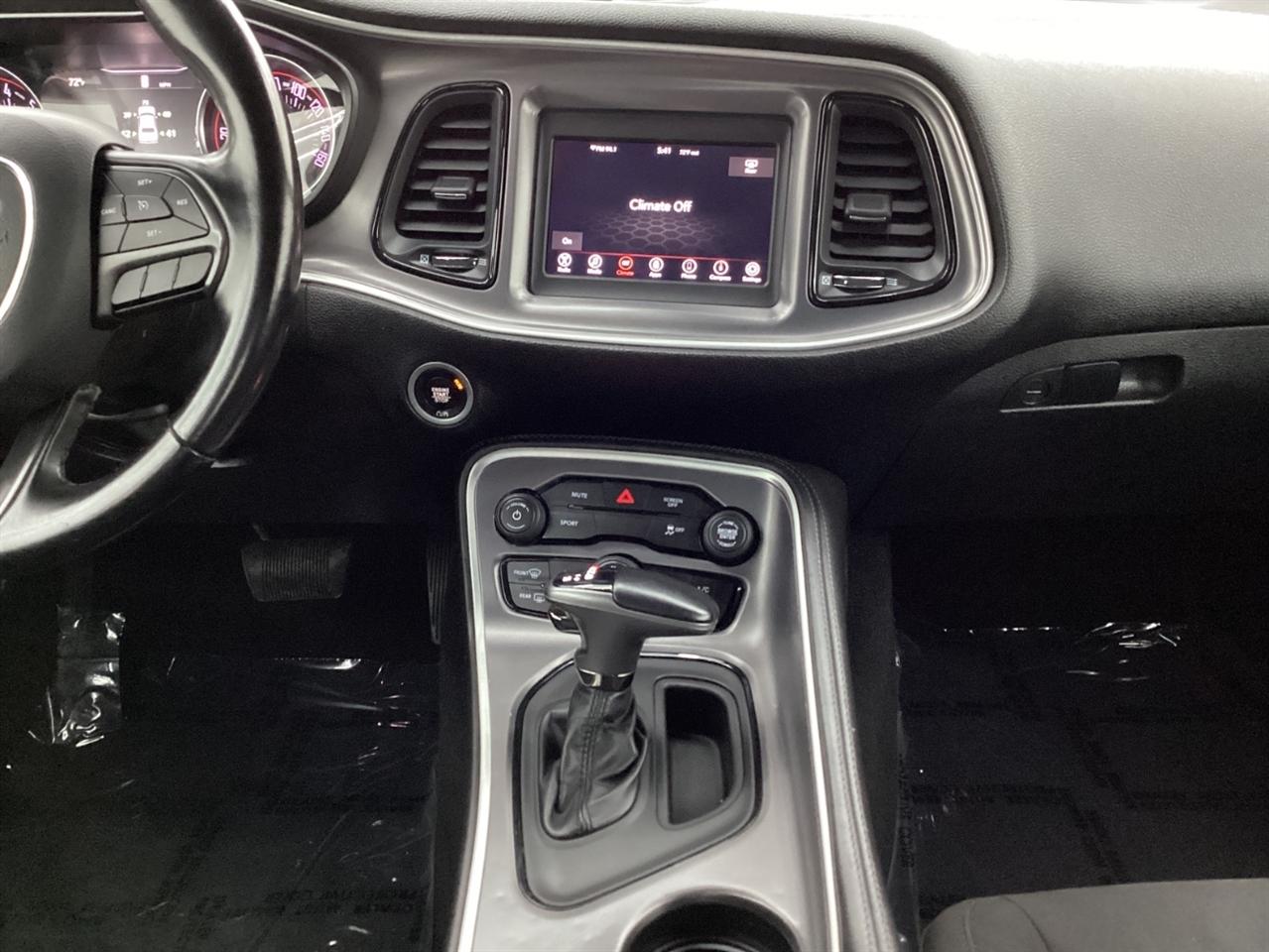 Dodge Challenger SXT RWD 2019