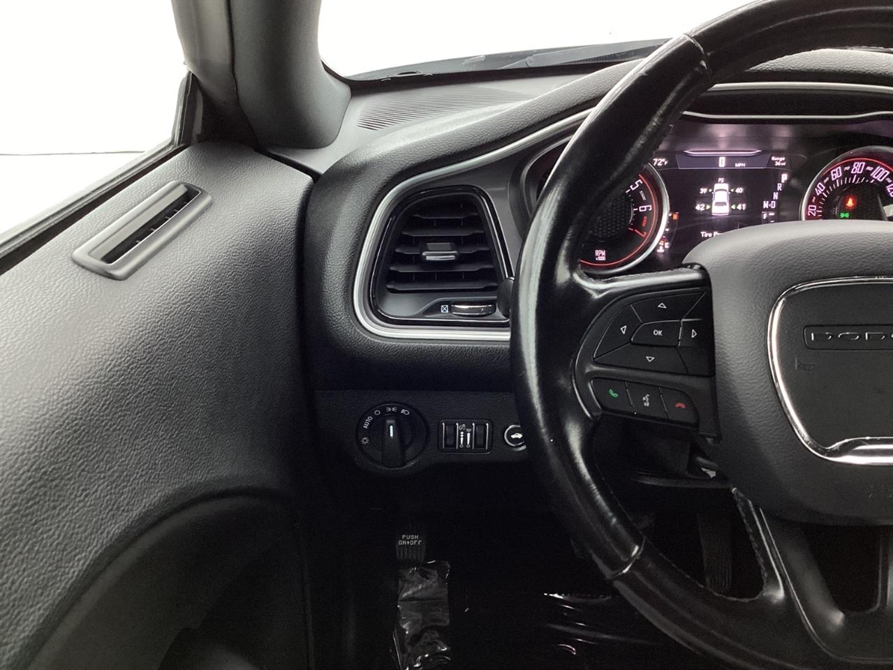 Dodge Challenger SXT RWD 2019