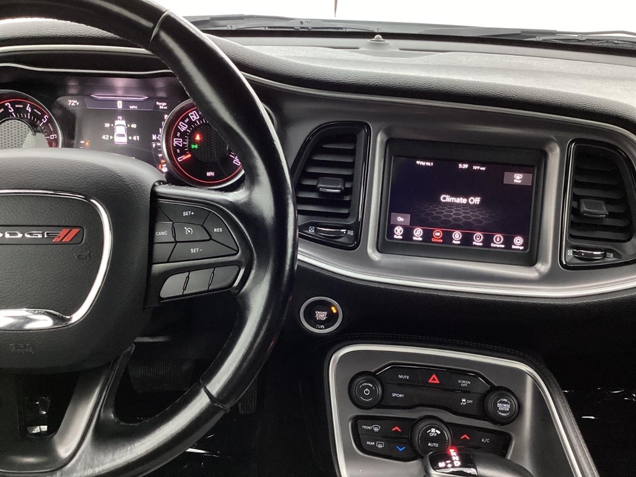 Dodge Challenger SXT RWD 2019