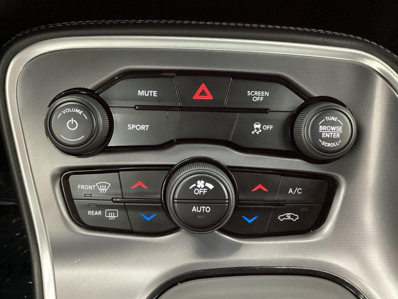 Dodge Challenger SXT RWD 2019