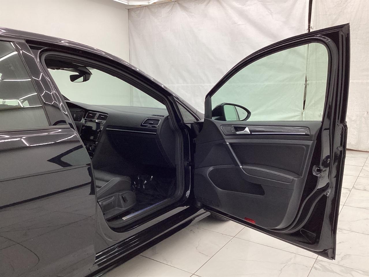 Volkswagen Golf R 2.0T DSG w/DCC/Nav 2019