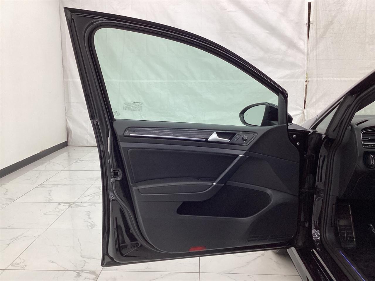 Volkswagen Golf R 2.0T DSG w/DCC/Nav 2019