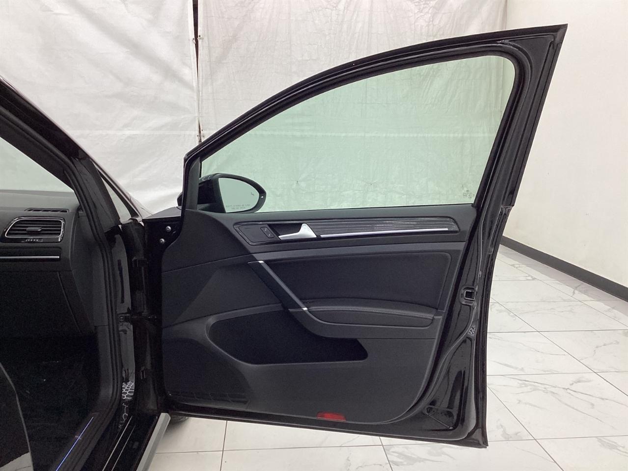 Volkswagen Golf R 2.0T DSG w/DCC/Nav 2019
