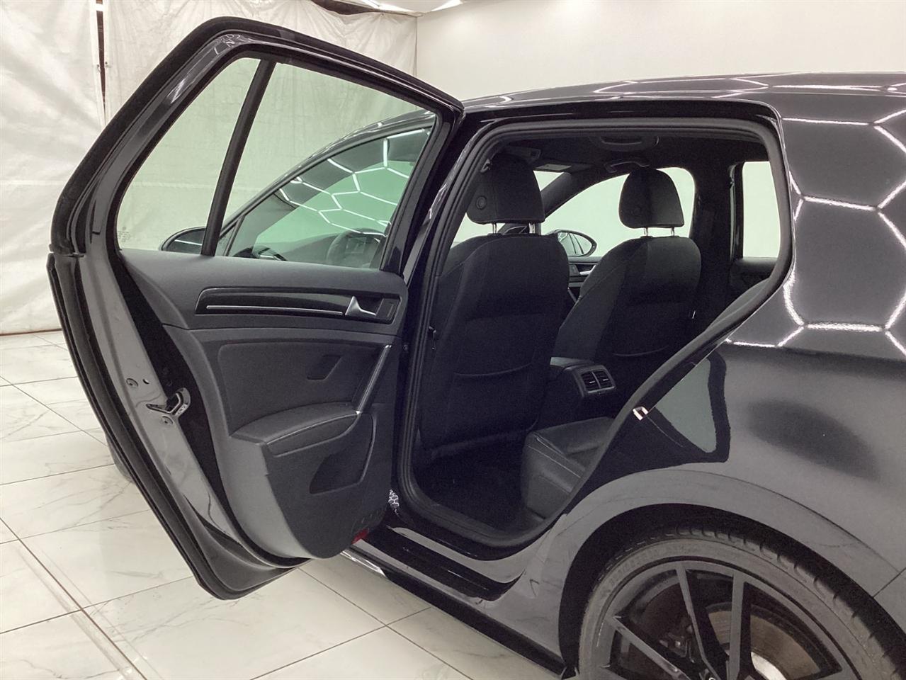 Volkswagen Golf R 2.0T DSG w/DCC/Nav 2019