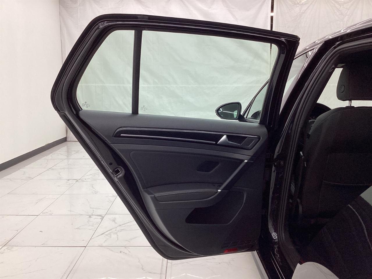 Volkswagen Golf R 2.0T DSG w/DCC/Nav 2019