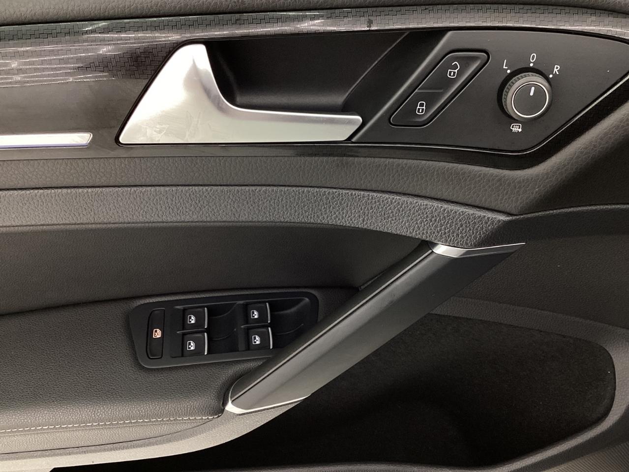 Volkswagen Golf R 2.0T DSG w/DCC/Nav 2019