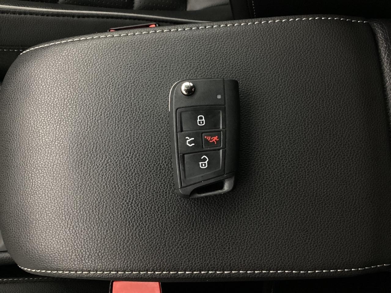 Volkswagen Golf R 2.0T DSG w/DCC/Nav 2019