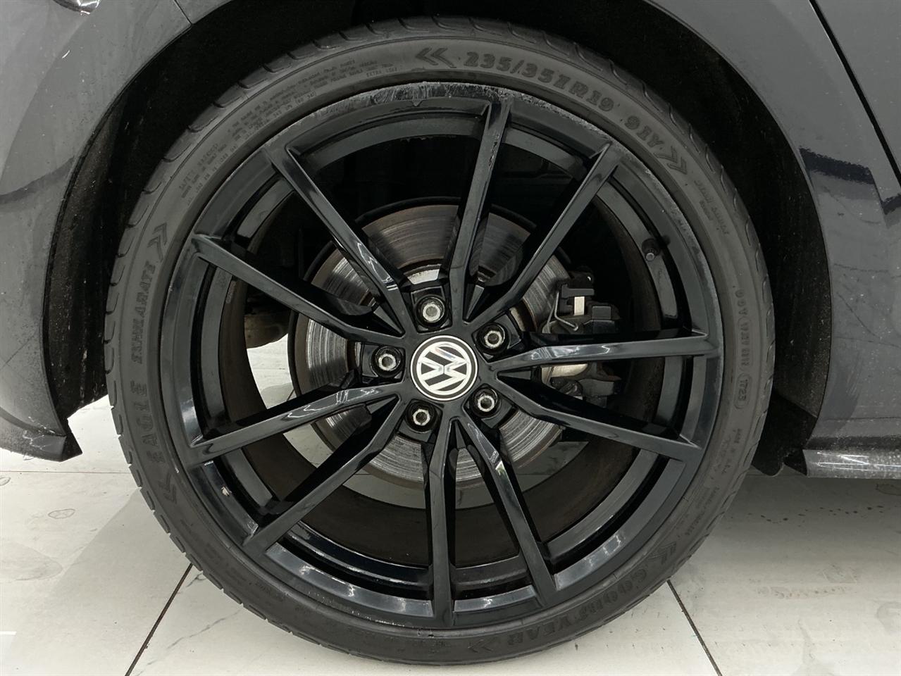 Volkswagen Golf R 2.0T DSG w/DCC/Nav 2019