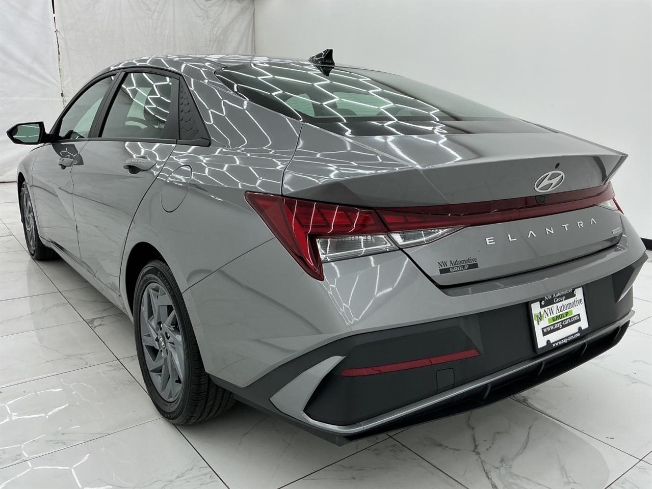 Hyundai Elantra Hybrid Blue DCT 2024