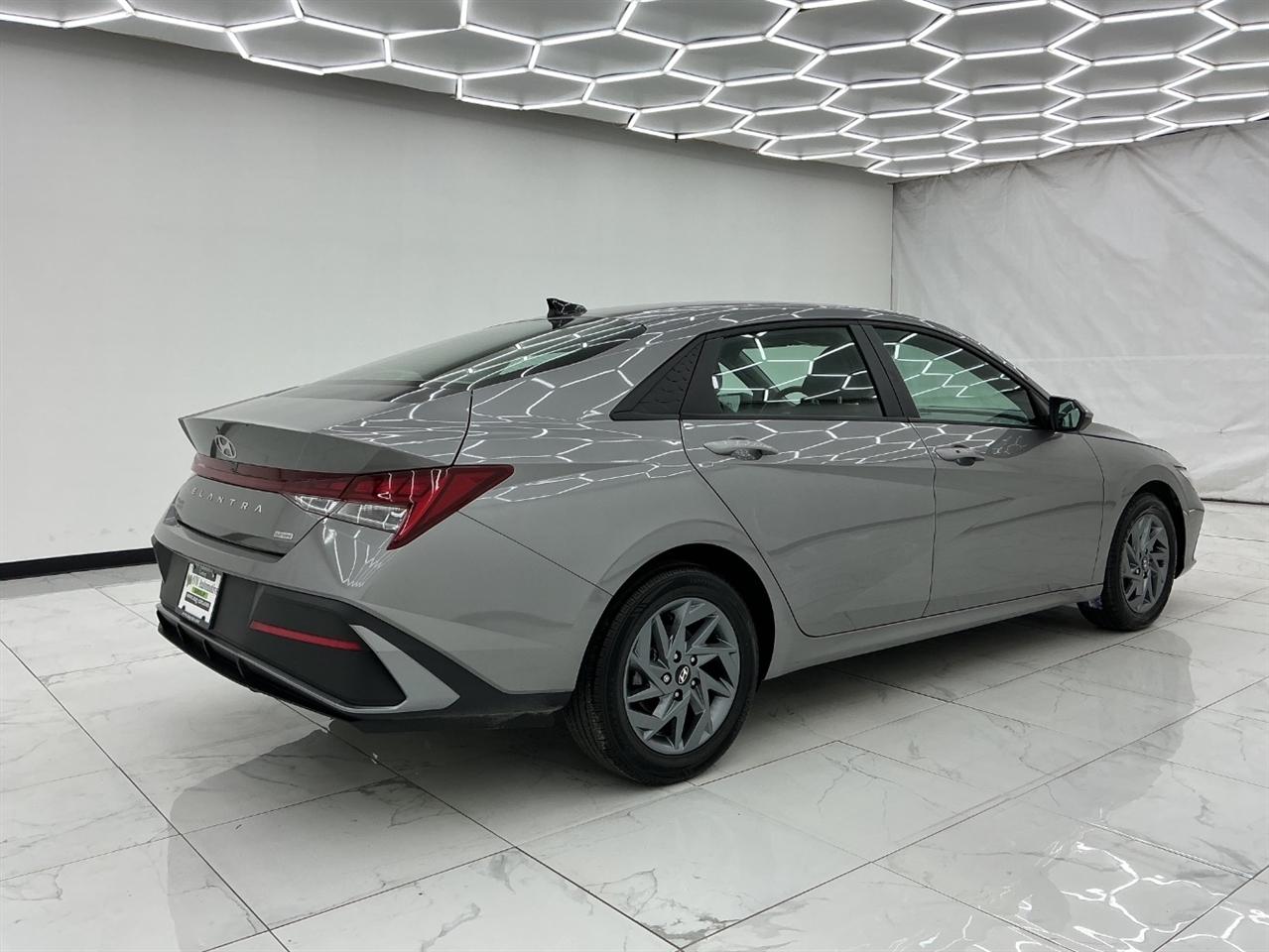 Hyundai Elantra Hybrid Blue DCT 2024
