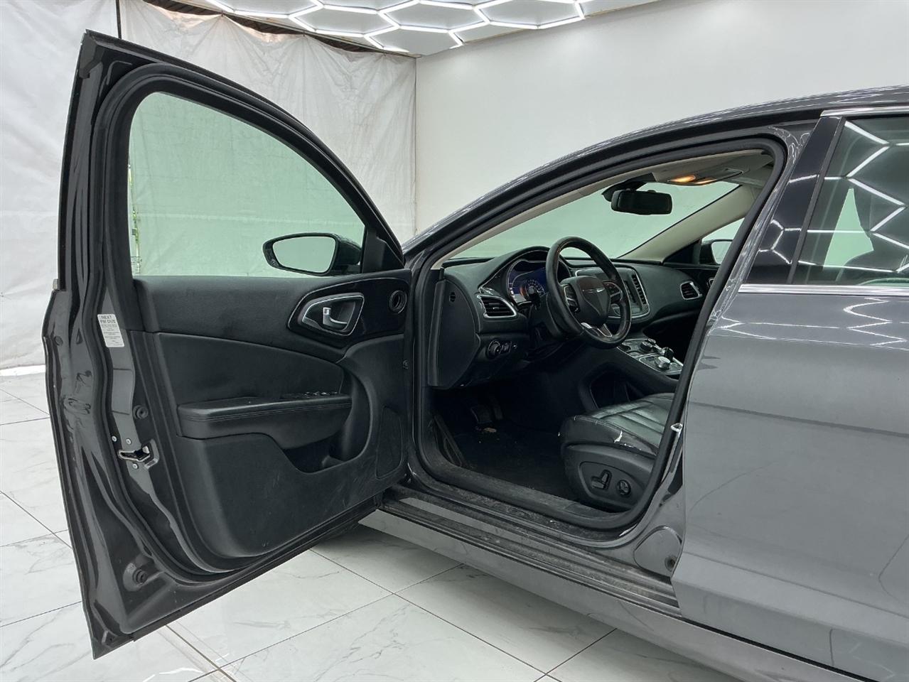 Chrysler 200 4dr Sdn C FWD 2015