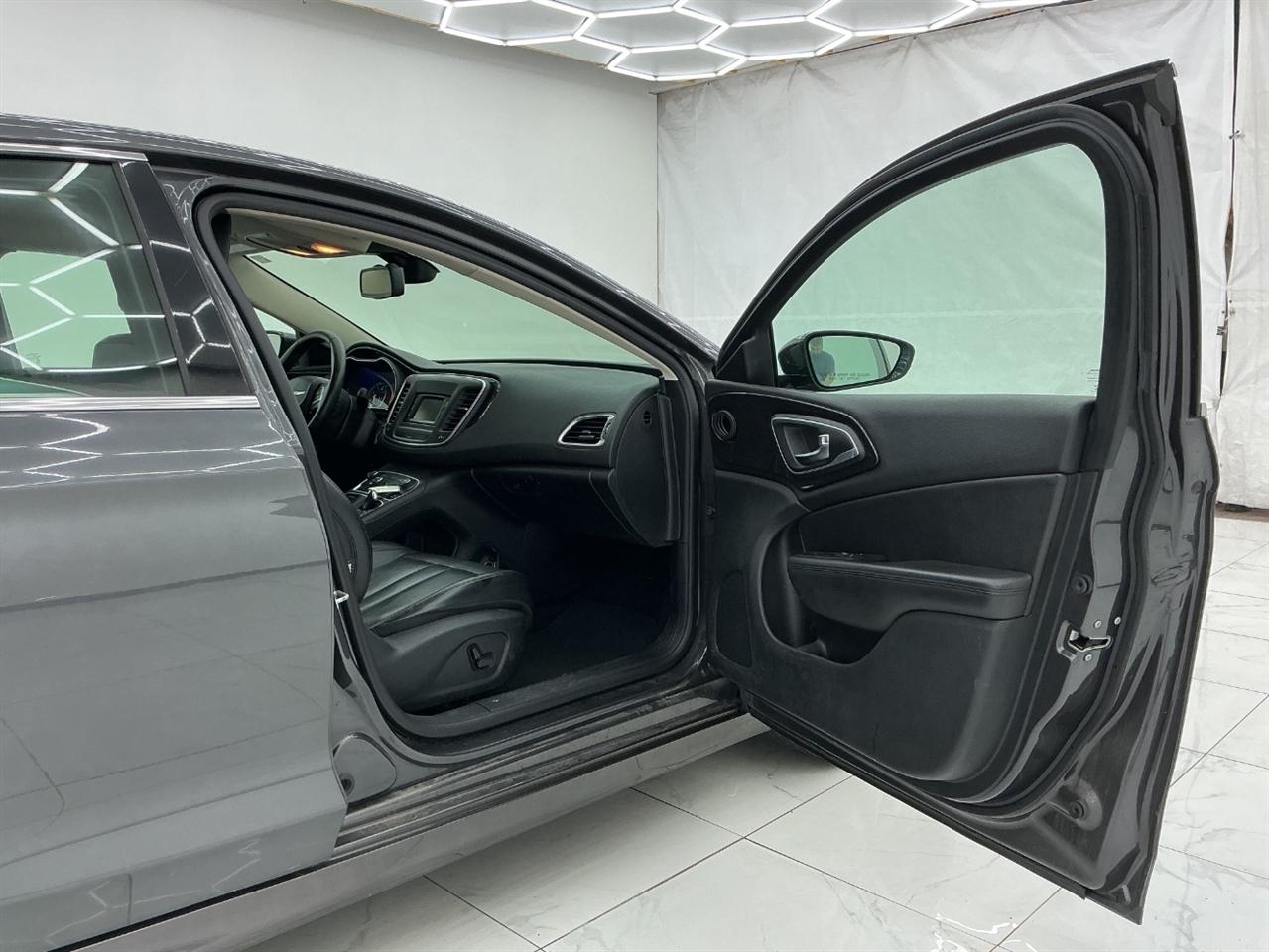 Chrysler 200 4dr Sdn C FWD 2015
