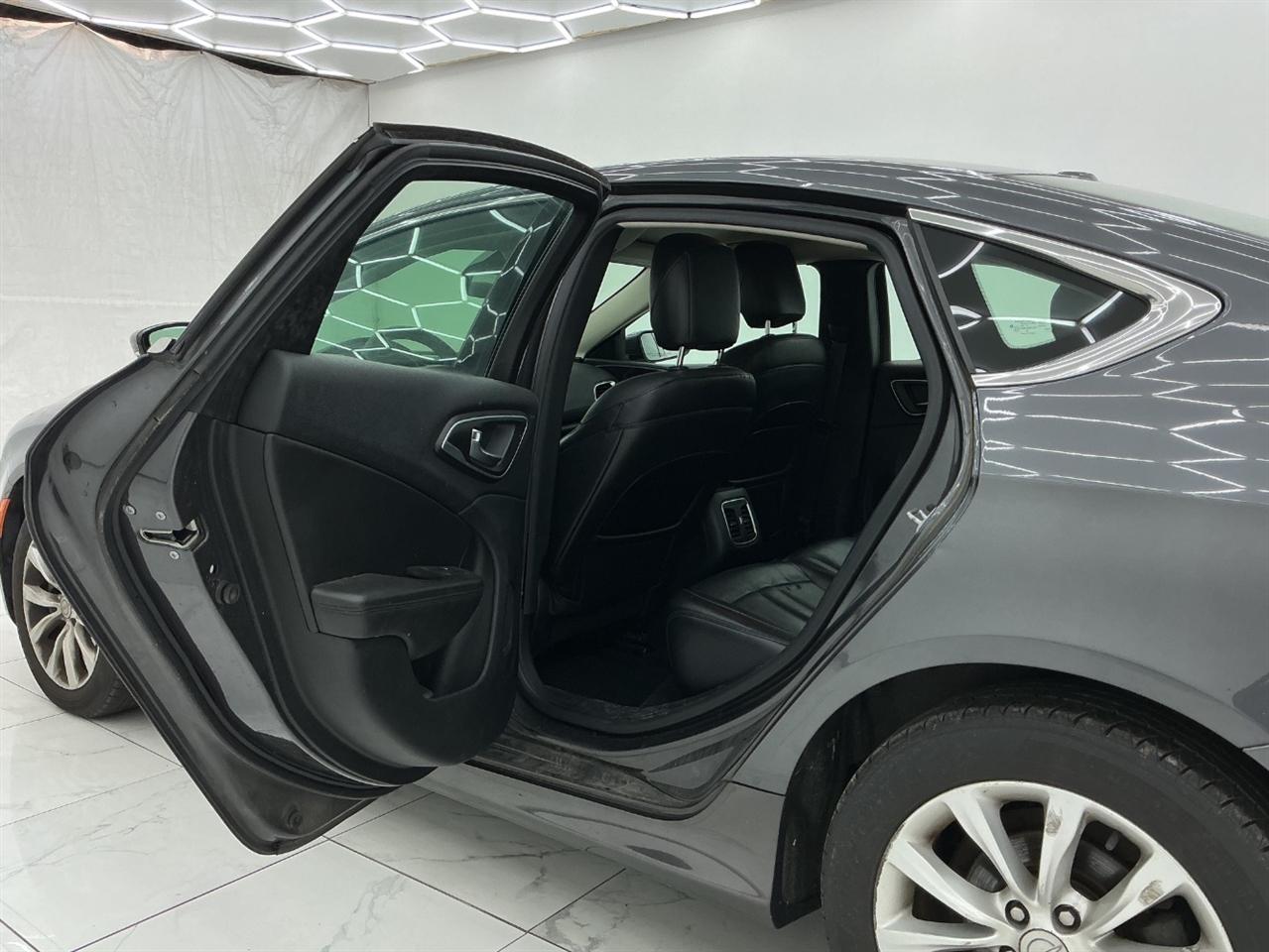 Chrysler 200 4dr Sdn C FWD 2015