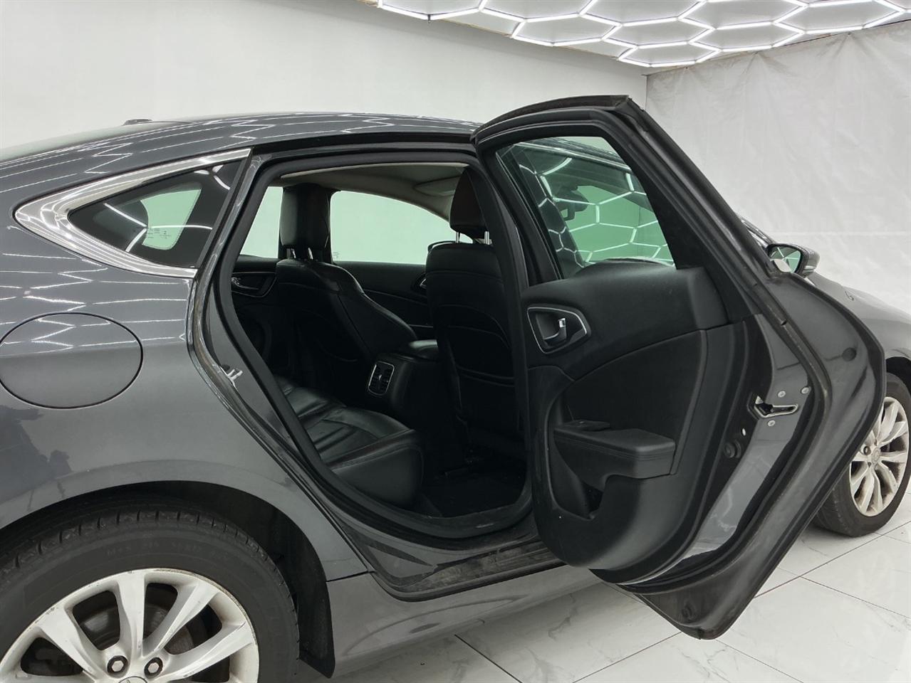 Chrysler 200 4dr Sdn C FWD 2015