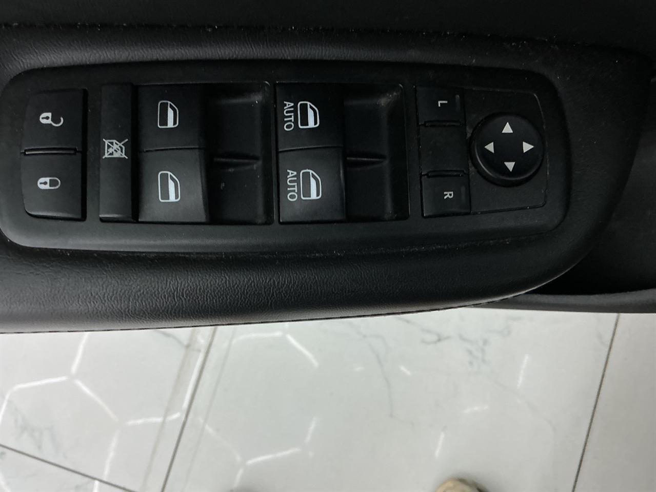Chrysler 200 4dr Sdn C FWD 2015