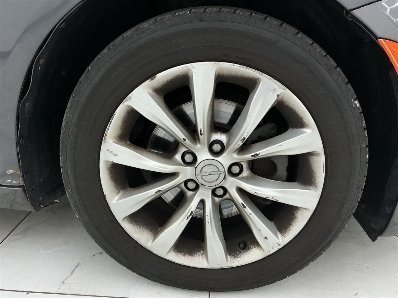 Chrysler 200 4dr Sdn C FWD 2015