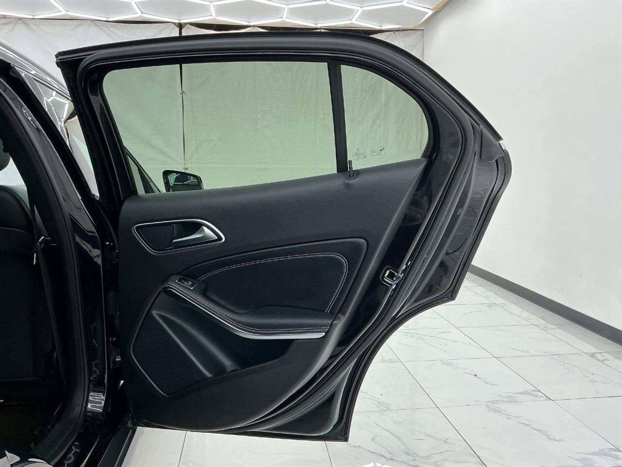 Mercedes-Benz GLA GLA 250 4MATIC SUV 2018
