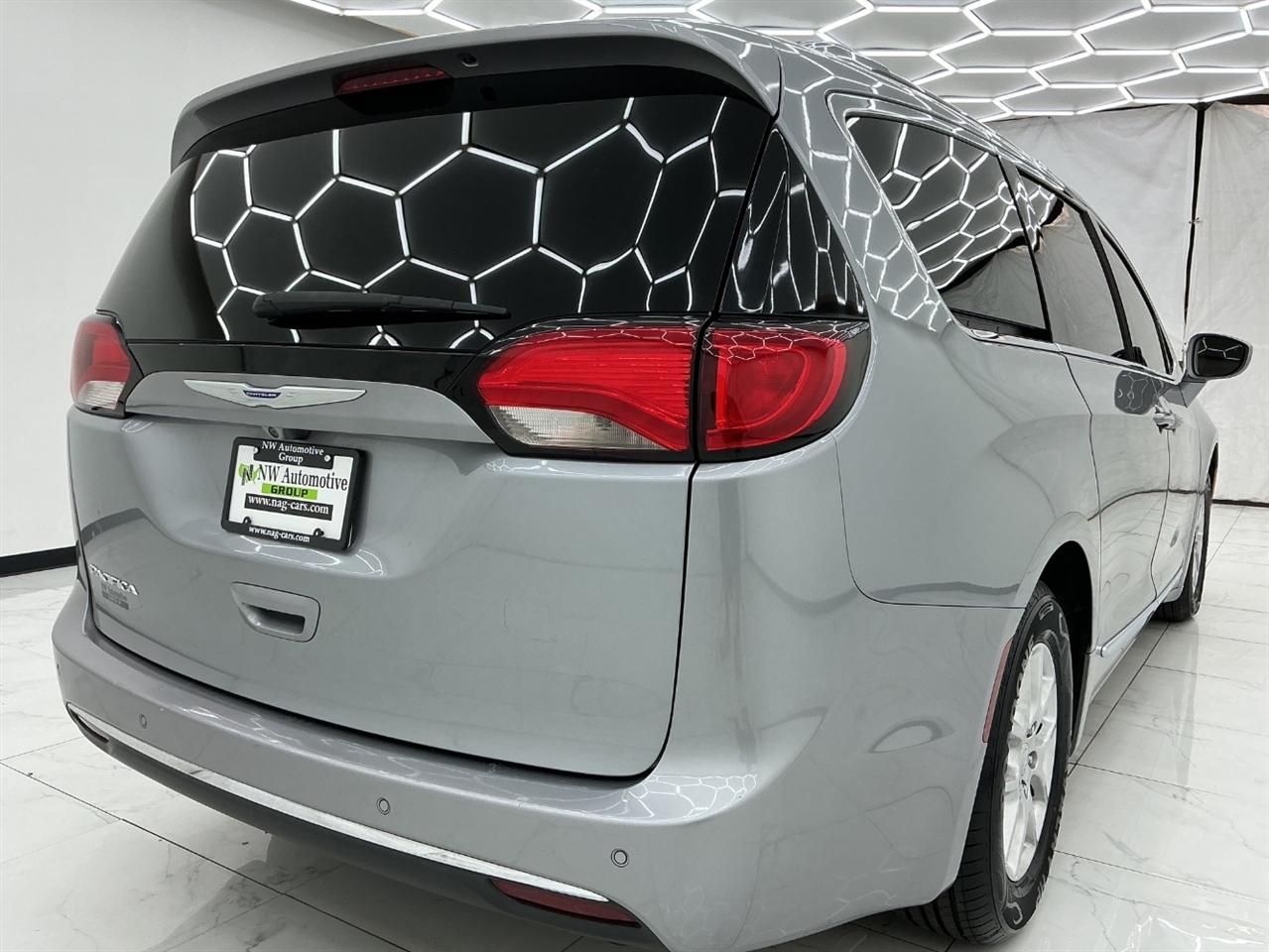 Chrysler Pacifica Touring L FWD 2020