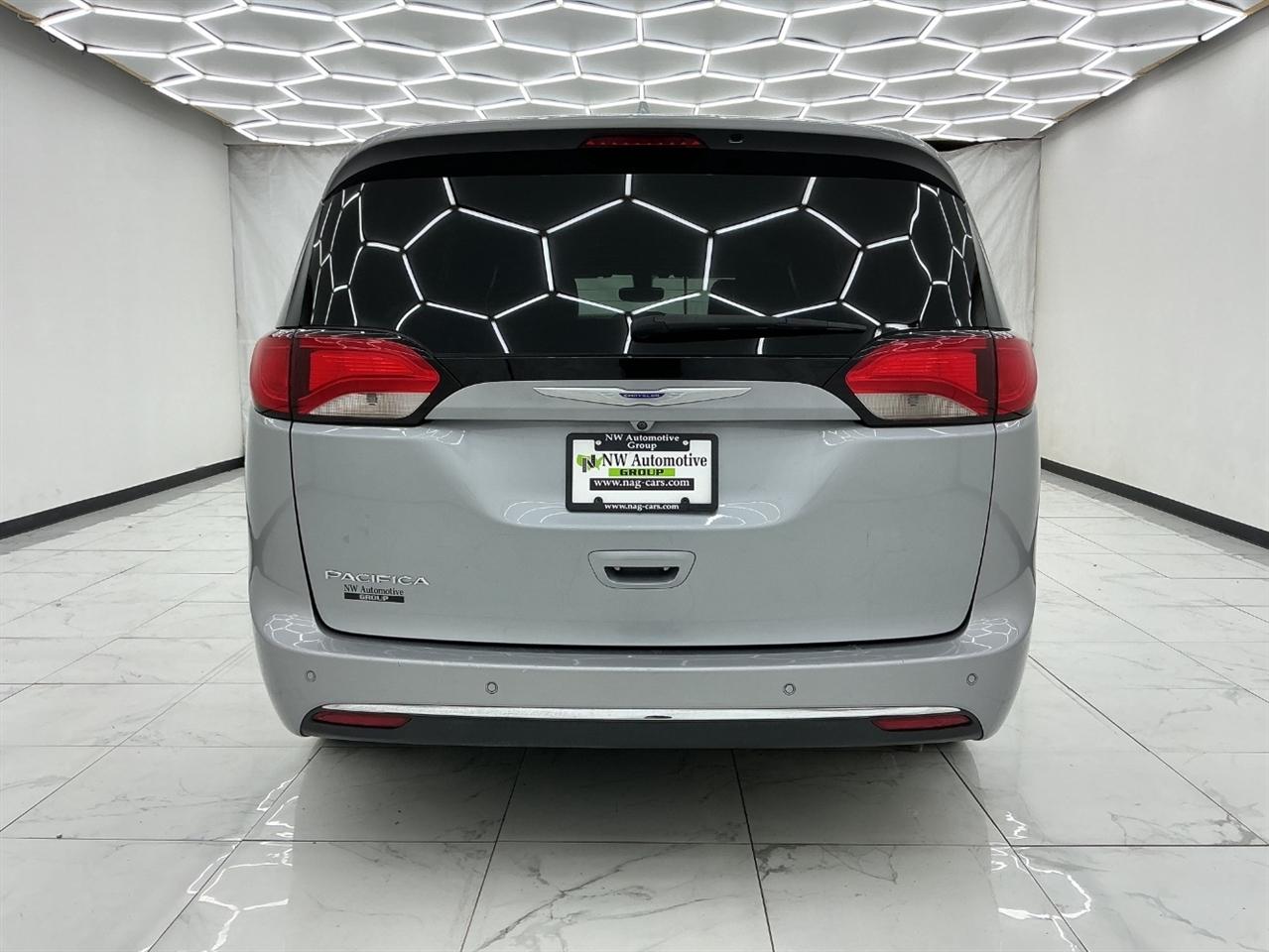 Chrysler Pacifica Touring L FWD 2020