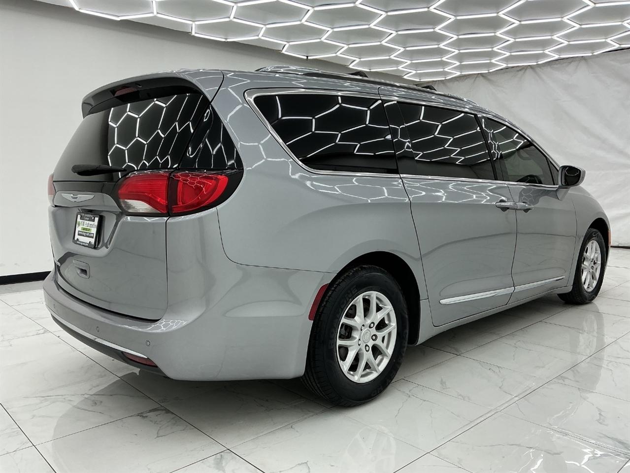 Chrysler Pacifica Touring L FWD 2020