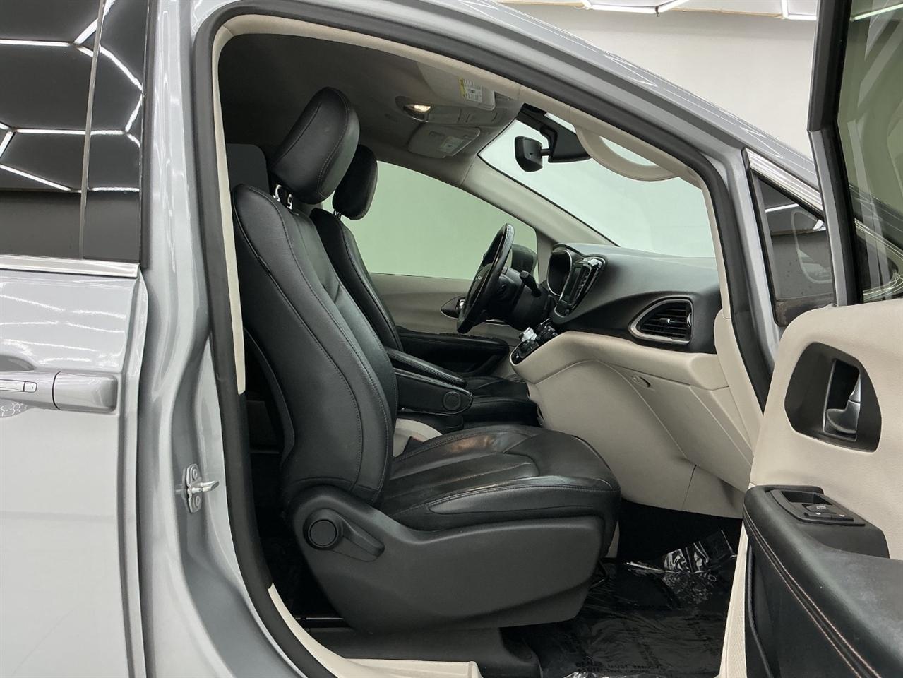 Chrysler Pacifica Touring L FWD 2020