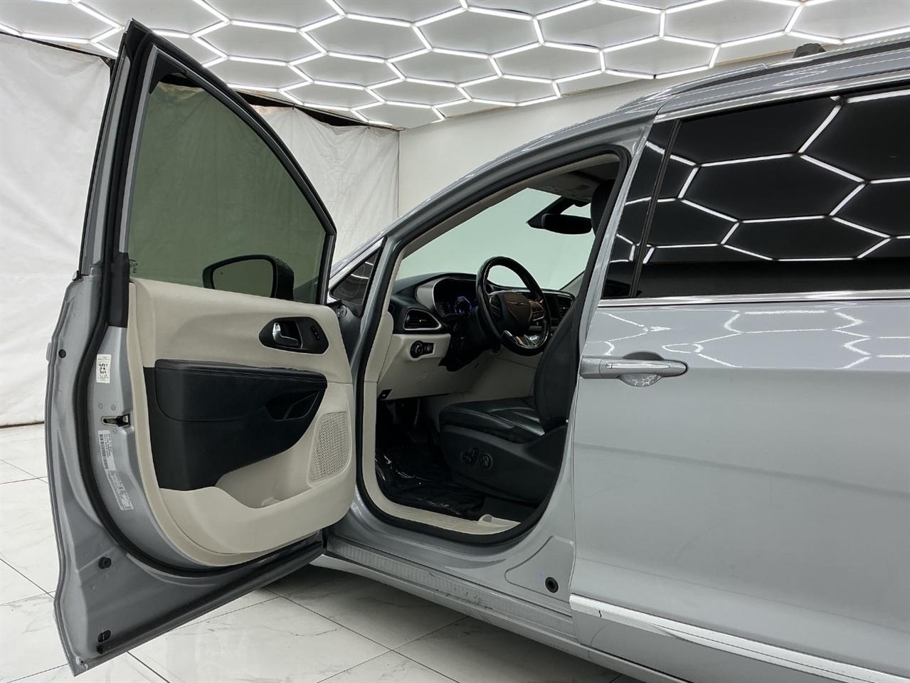 Chrysler Pacifica Touring L FWD 2020
