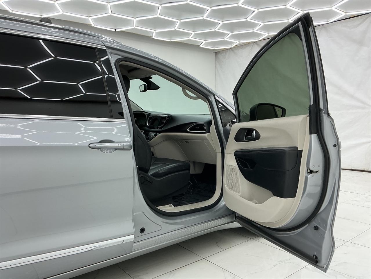 Chrysler Pacifica Touring L FWD 2020