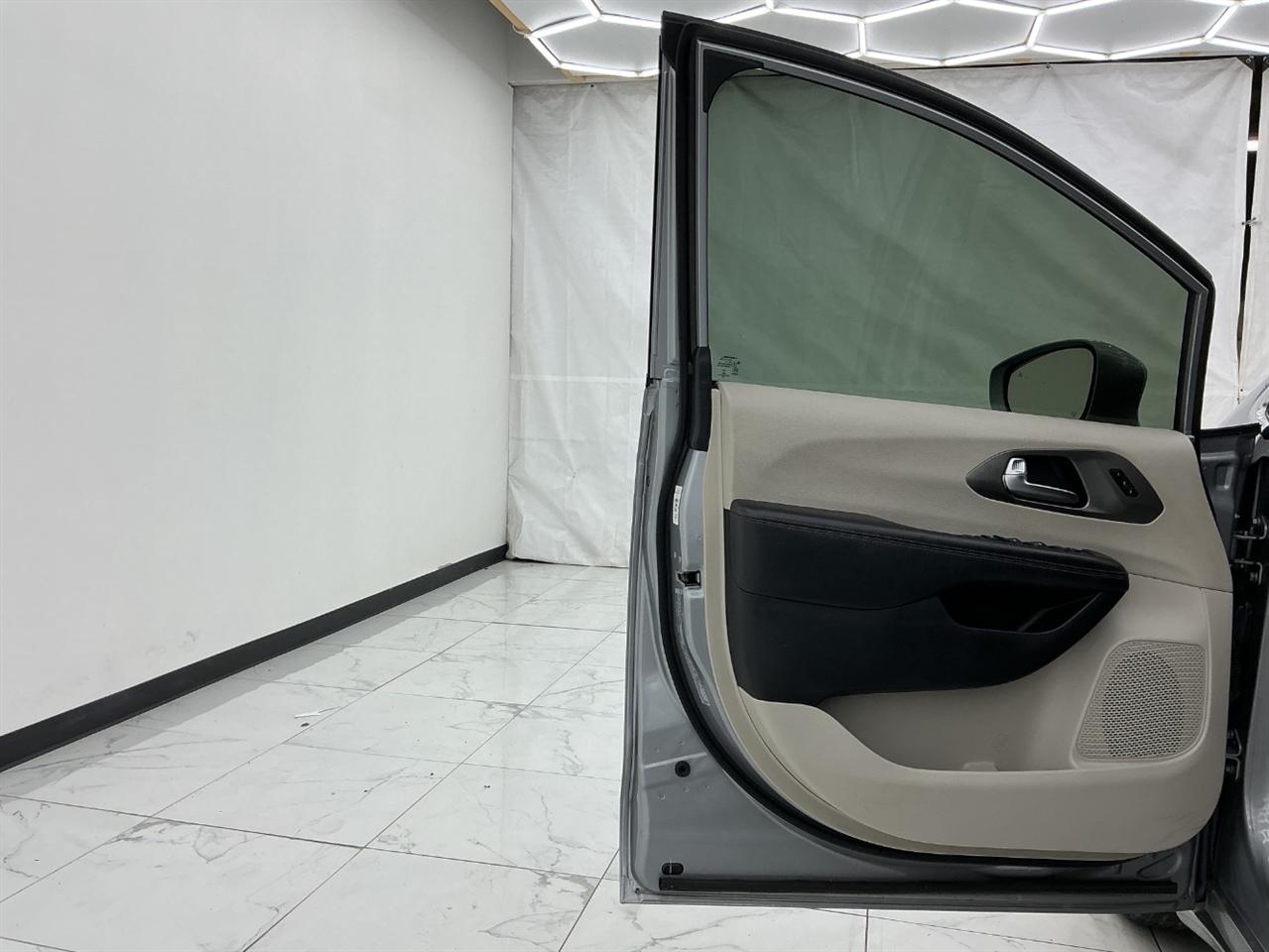 Chrysler Pacifica Touring L FWD 2020