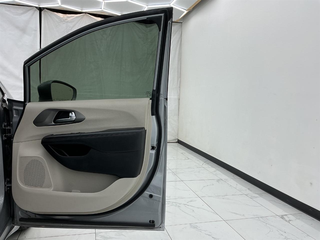 Chrysler Pacifica Touring L FWD 2020
