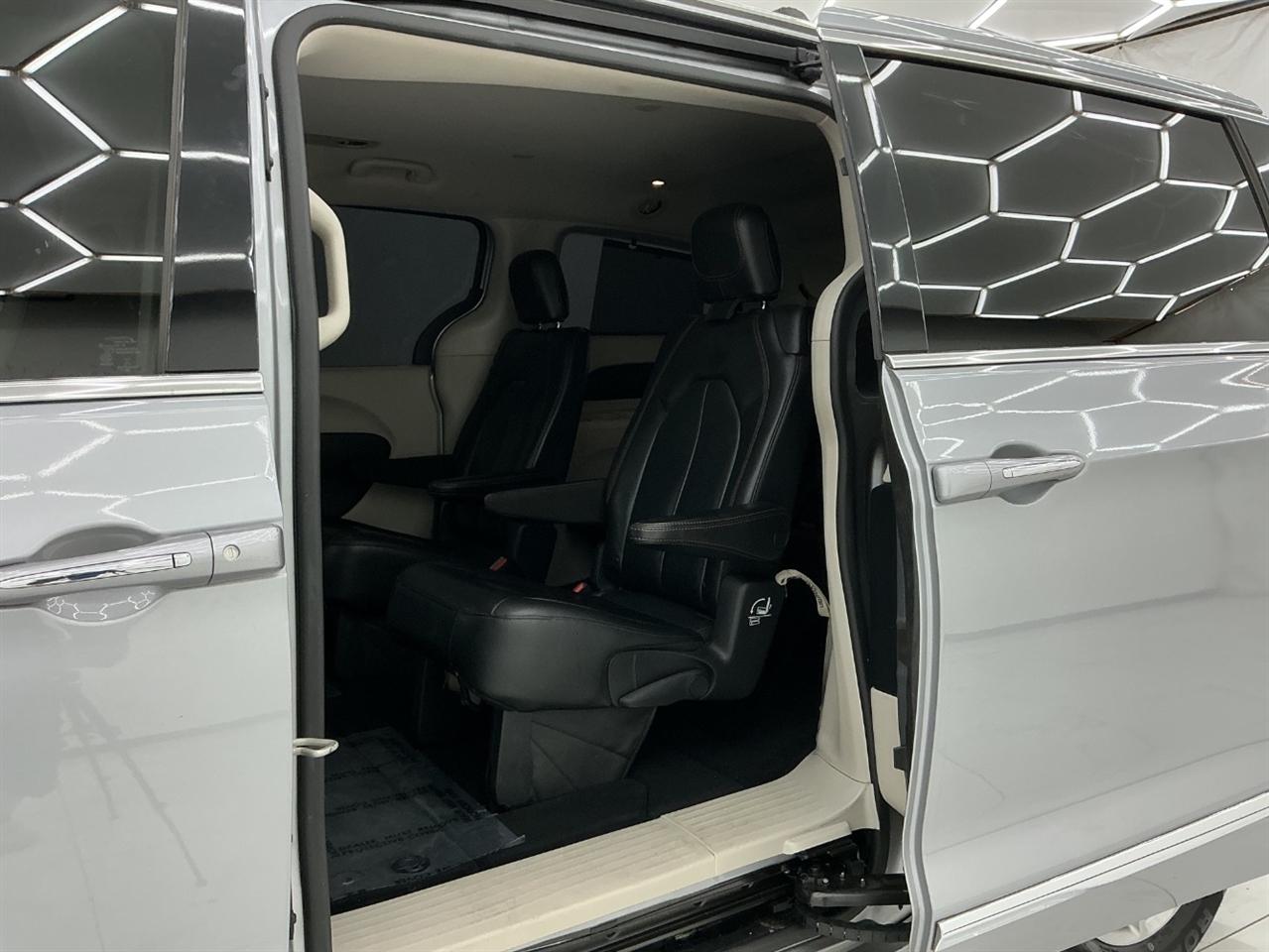 Chrysler Pacifica Touring L FWD 2020