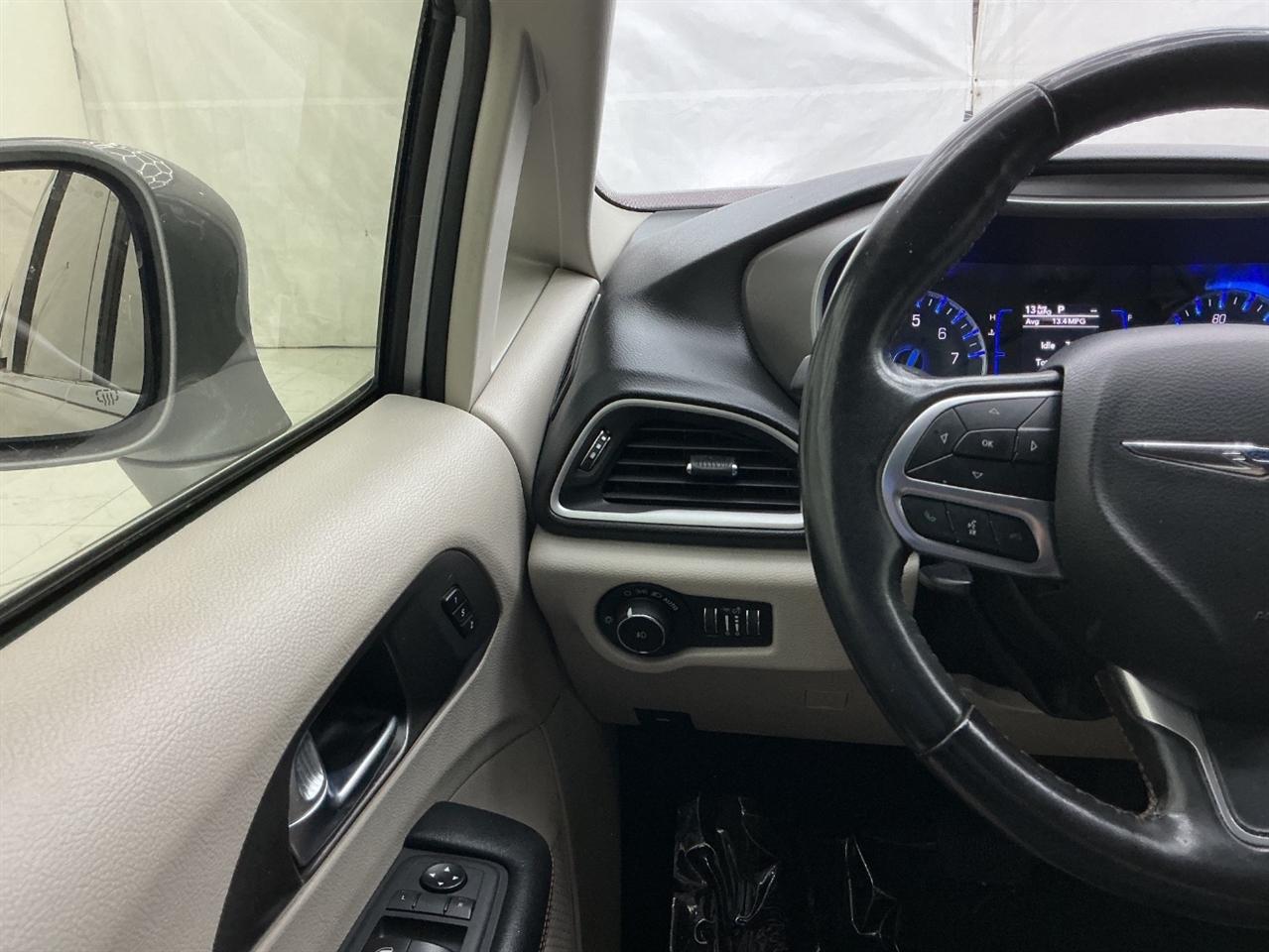 Chrysler Pacifica Touring L FWD 2020