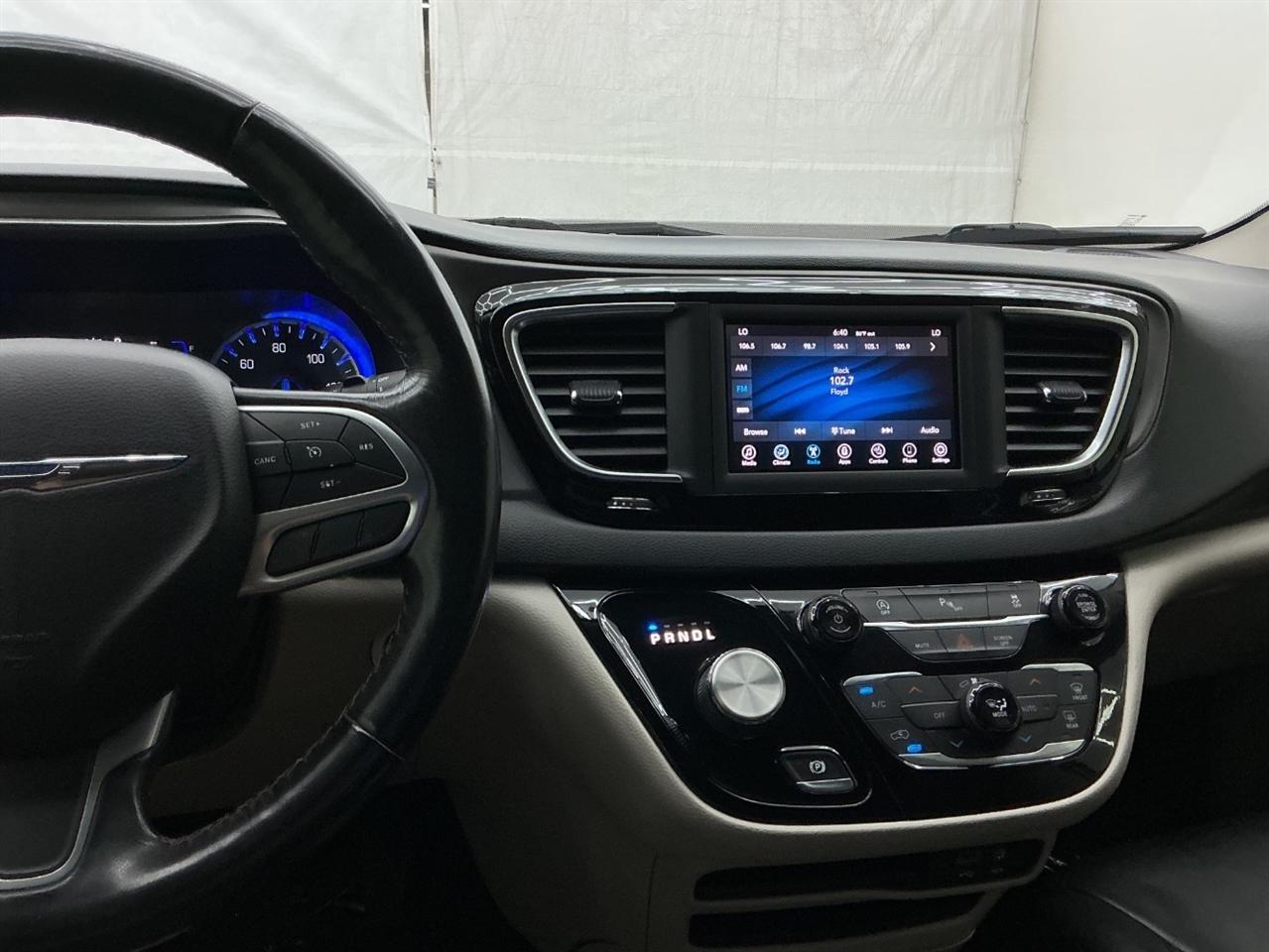 Chrysler Pacifica Touring L FWD 2020