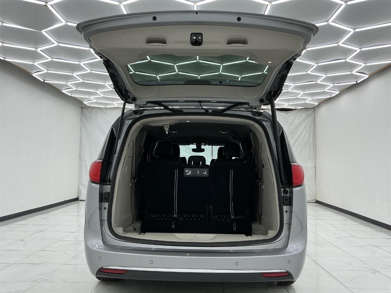 Chrysler Pacifica Touring L FWD 2020