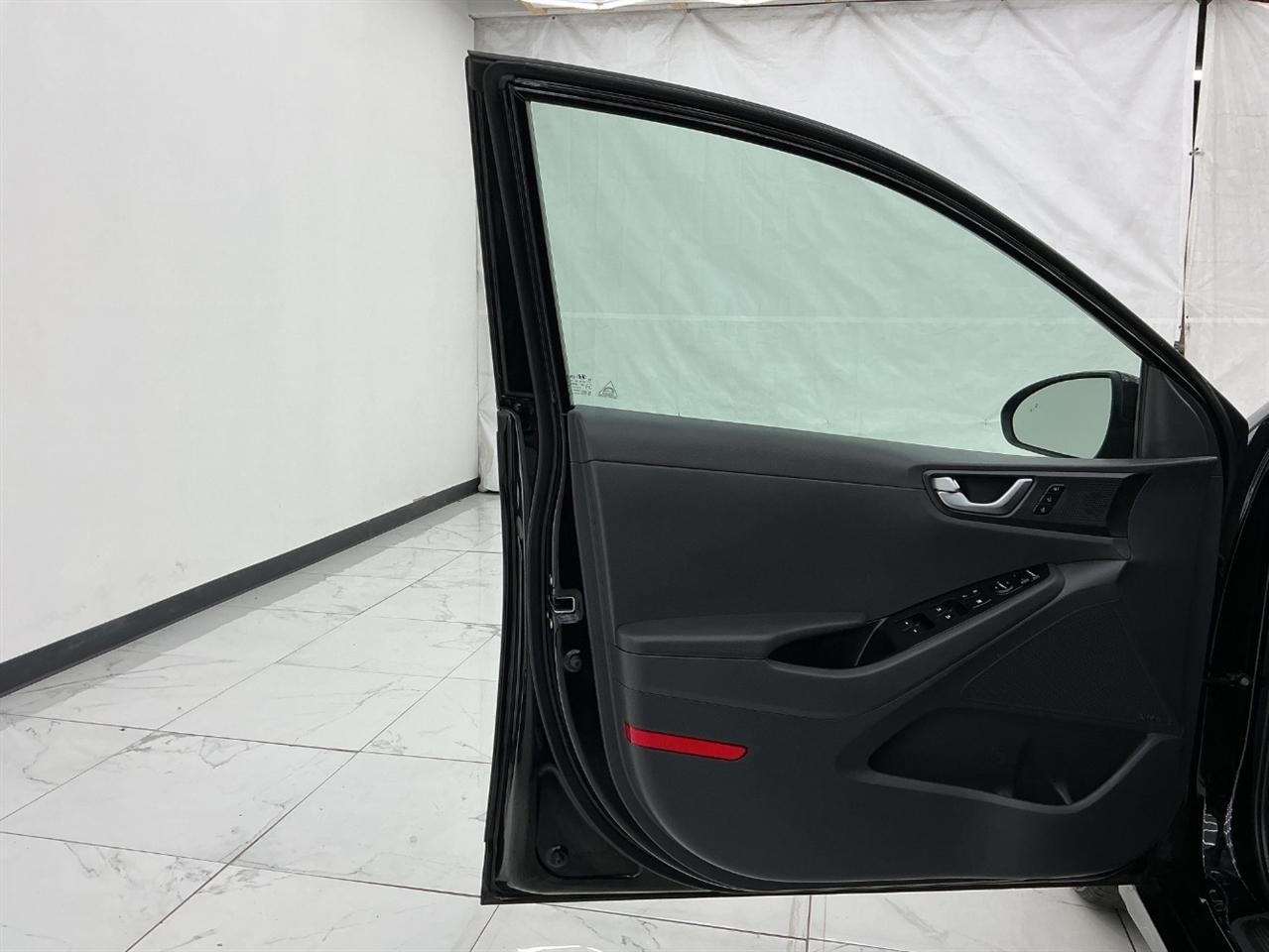 Hyundai Ioniq Electric Limited Hatchback 2019