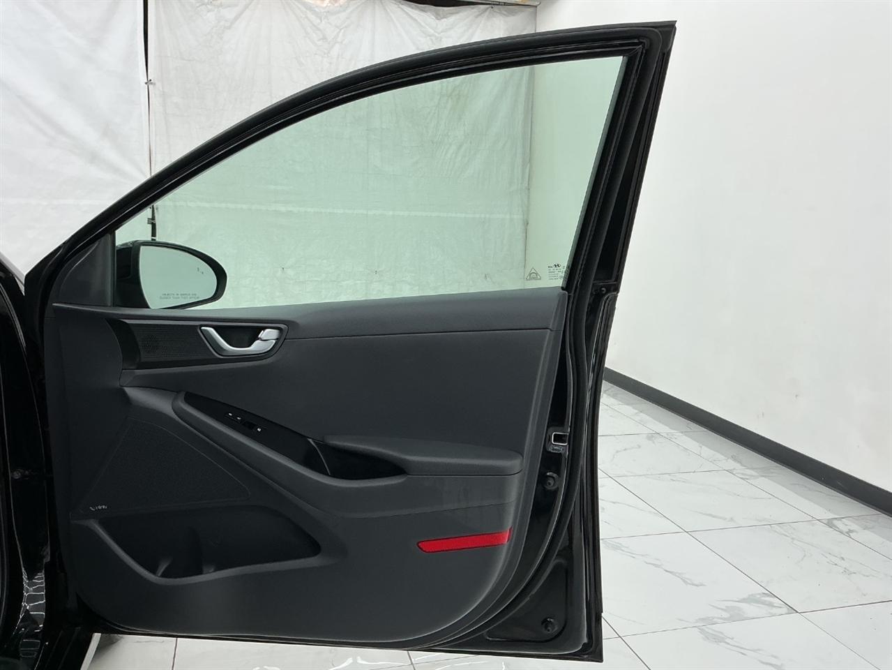 Hyundai Ioniq Electric Limited Hatchback 2019
