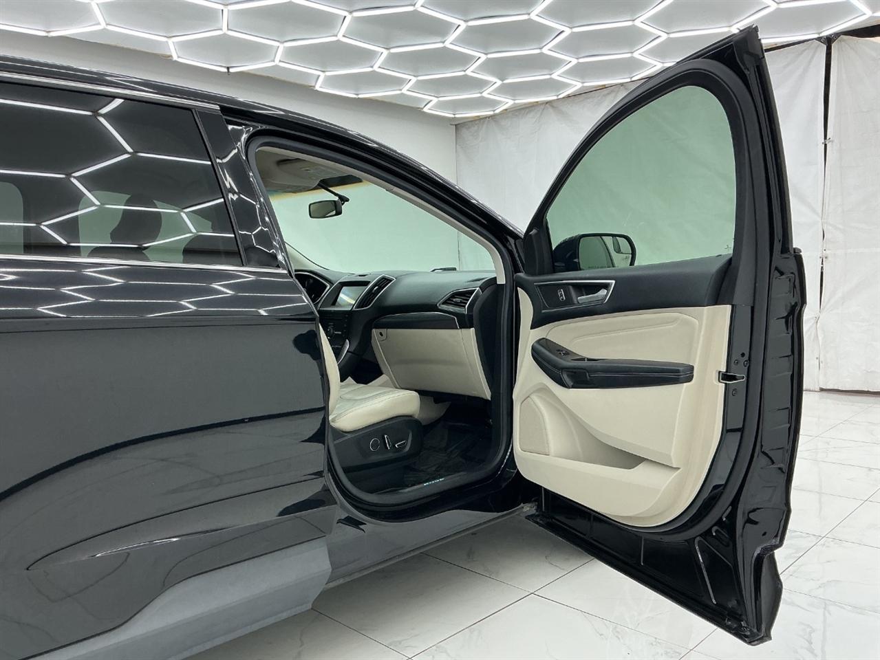 Ford Edge 4dr Titanium FWD 2016