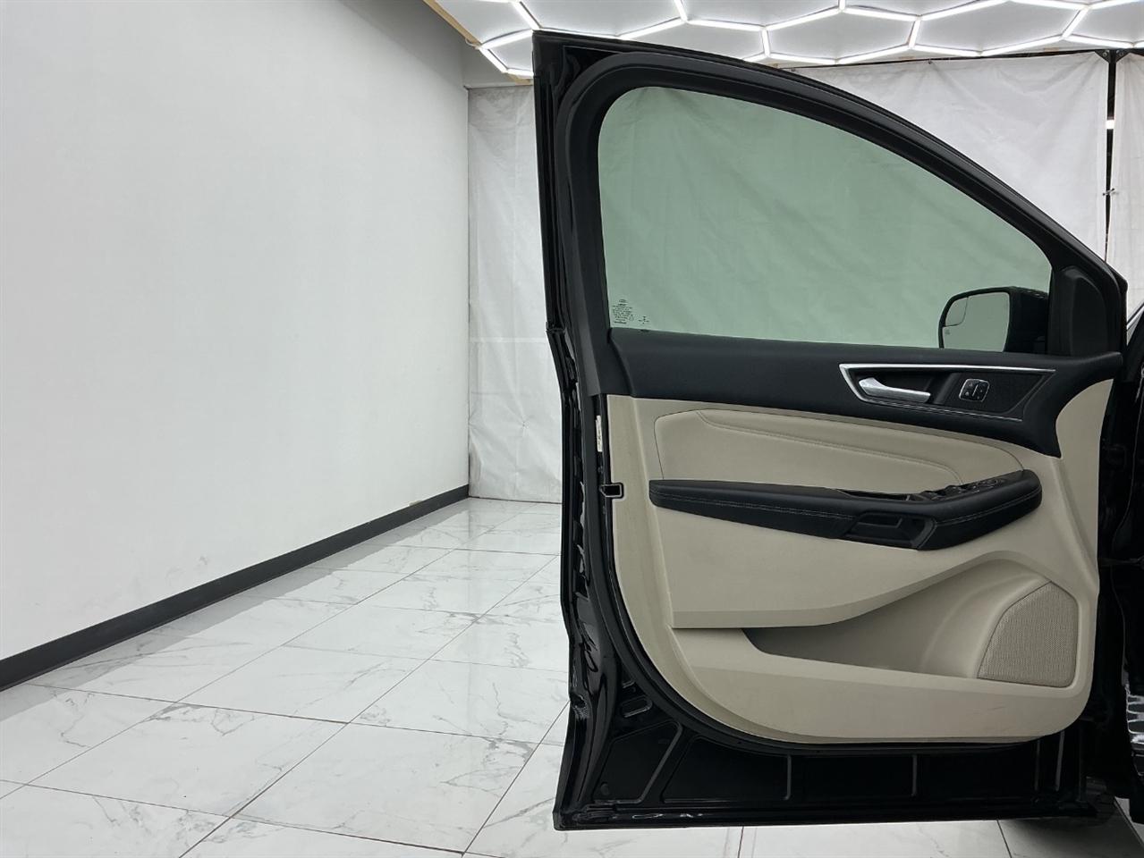 Ford Edge 4dr Titanium FWD 2016