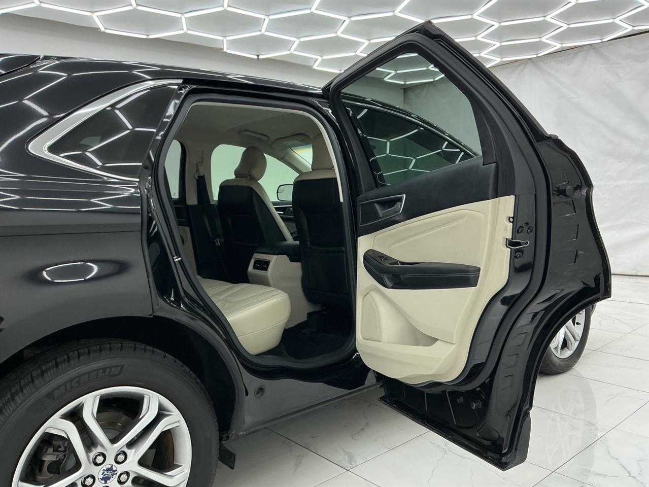 Ford Edge 4dr Titanium FWD 2016