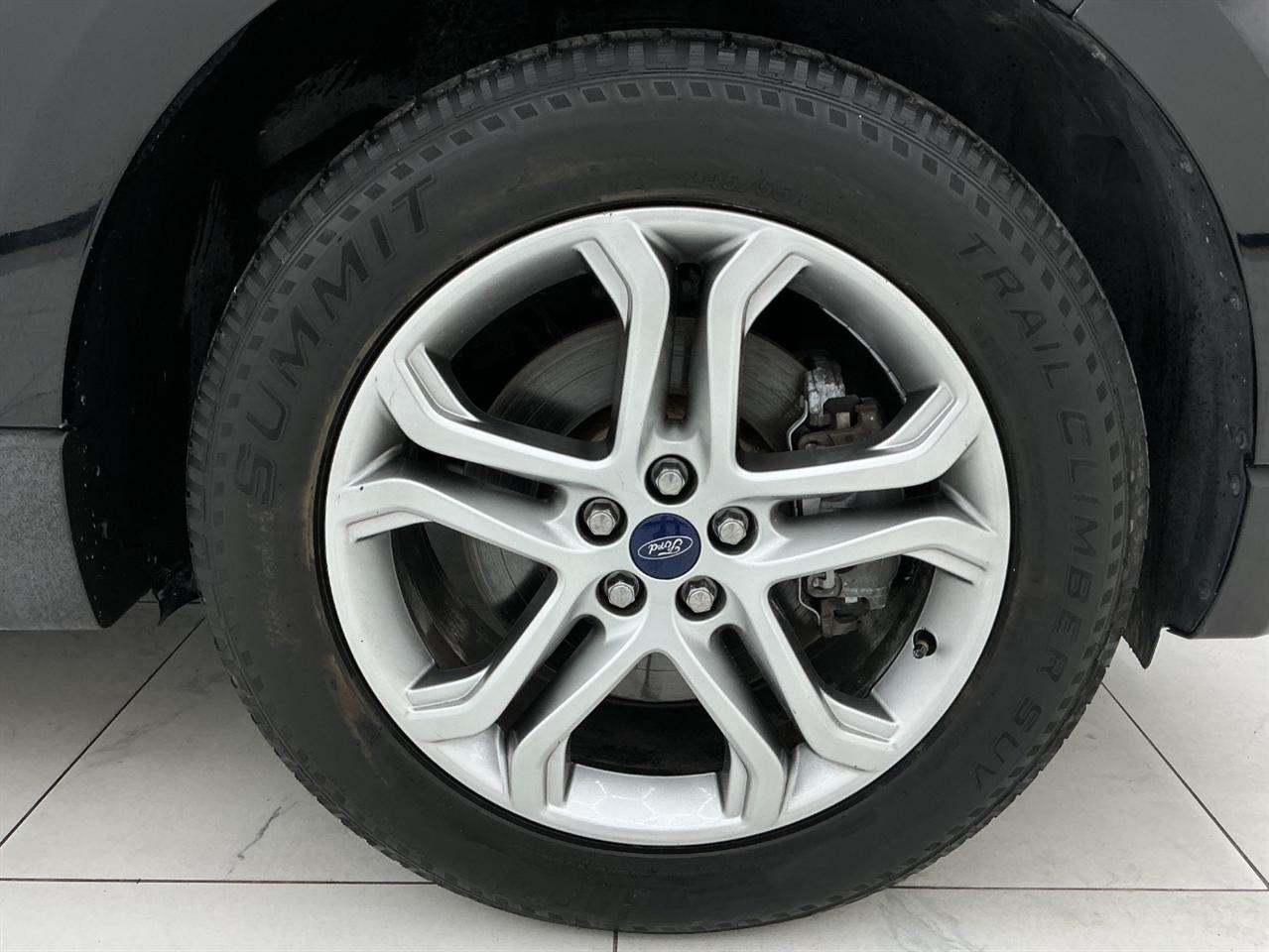 Ford Edge 4dr Titanium FWD 2016