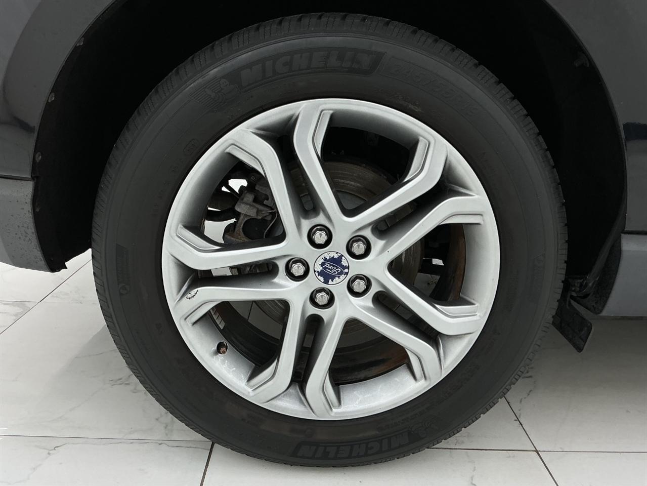Ford Edge 4dr Titanium FWD 2016